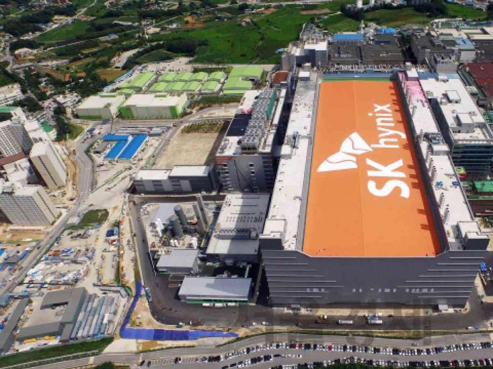 The Weekend Leader - Europe approves SK hynix's acquisition of Intel's NAND biz